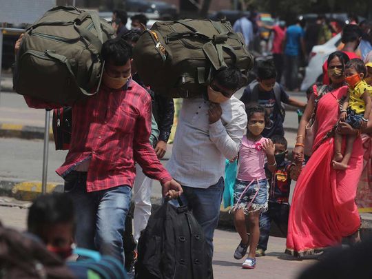 الركاب المهاجرين عمال مومباي الأمتعة
